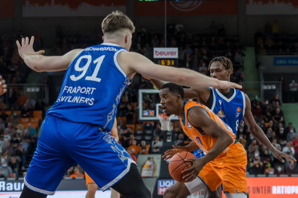 现出卓越的 现出卓越的