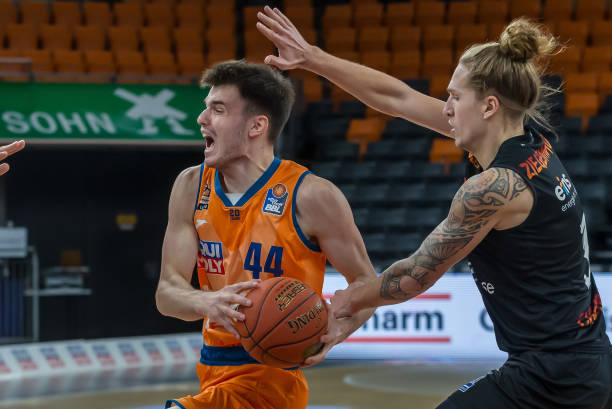 法在场上根 法在场上根